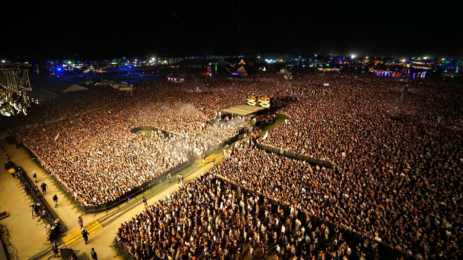 Incredible Aerial Photo Captures Kaskade's Main Stage Performance At