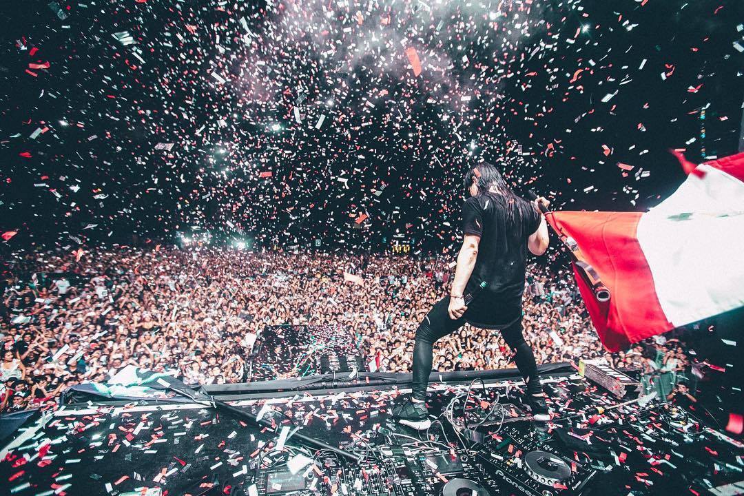 Pm get it. Skrillex leaving. Pm get it. Пристин эйдж фото. Skrillex leaving.